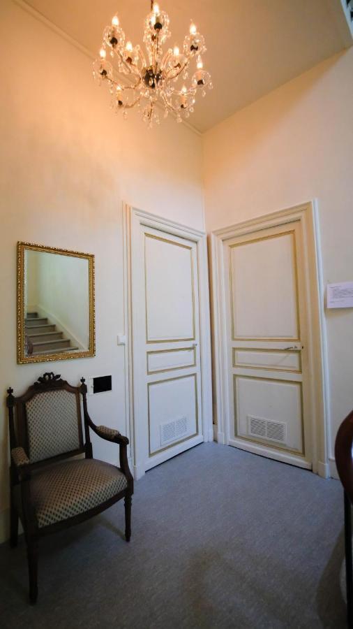 Private Castle With Park - Chateau Guillermo La Moncelle Extérieur photo