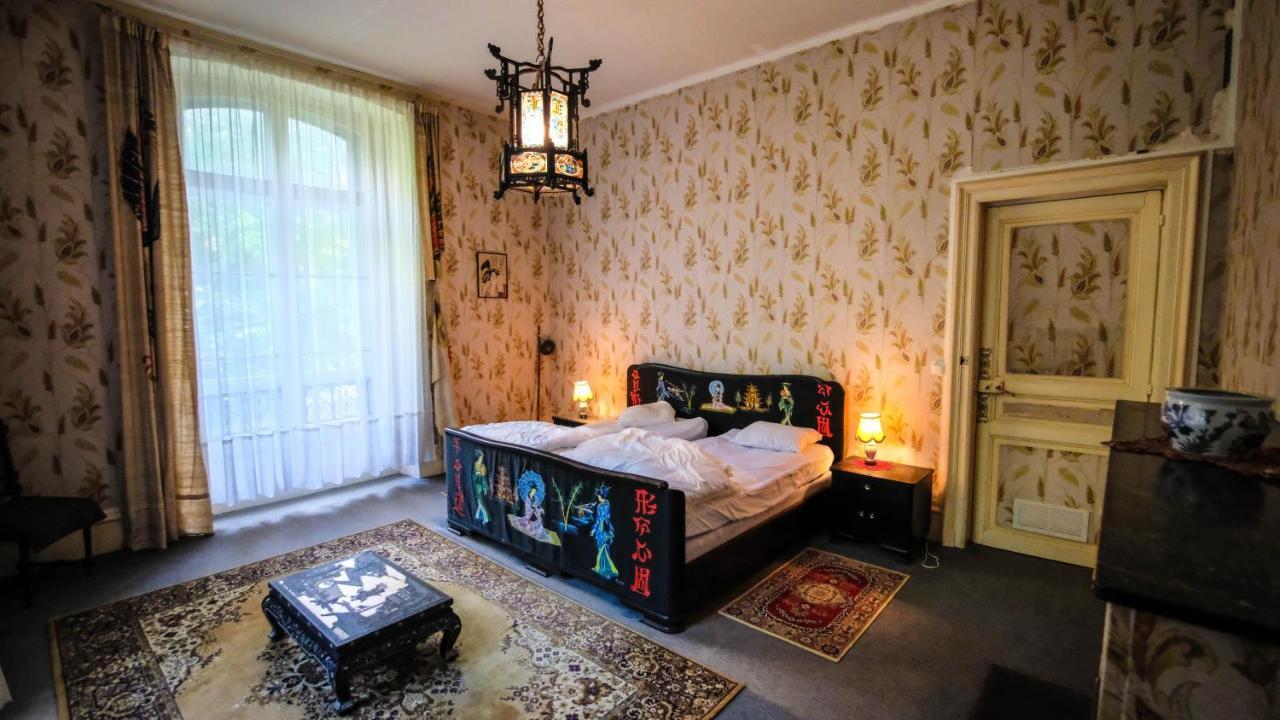 Private Castle With Park - Chateau Guillermo La Moncelle Extérieur photo